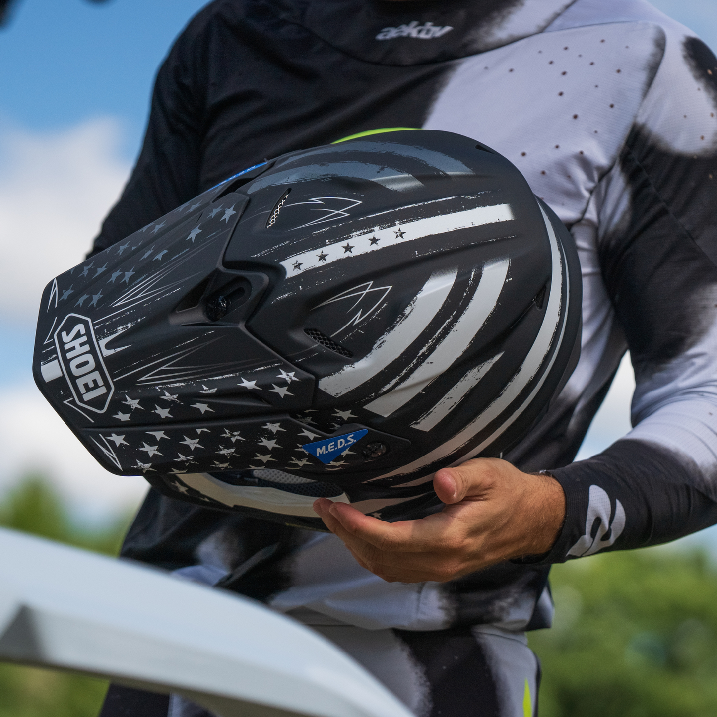 SHOEI VFX-EVO Faithful 2 Offroad Helmet